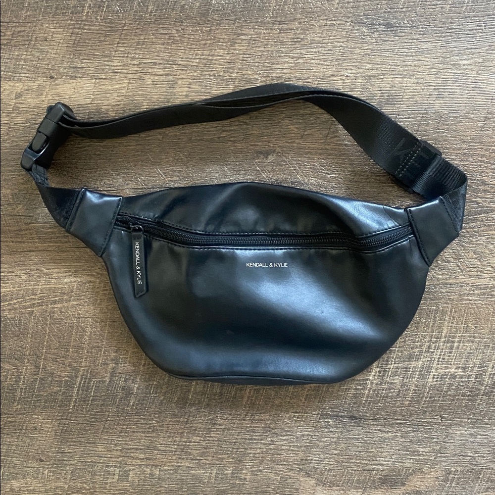 Kendall & Kylie Sleek Black Belt Bag